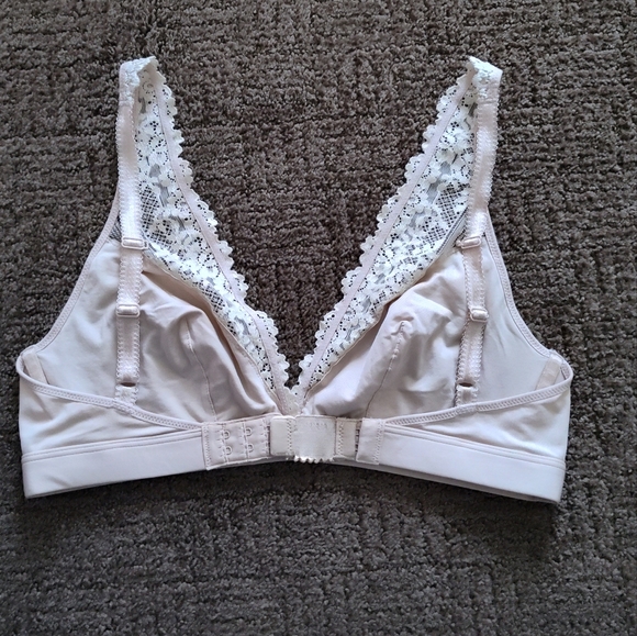 Women's Lace Bra - Picture 2 of 3